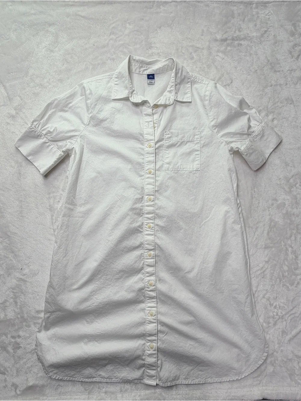 Old Navy White Short-Sleeve Shirt Dress with pockets. Coastal, clean and classic